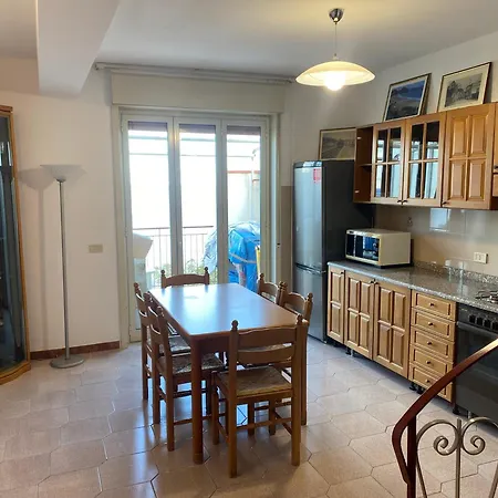 Апартаменты La Finestra Sul Mare Али-Терме